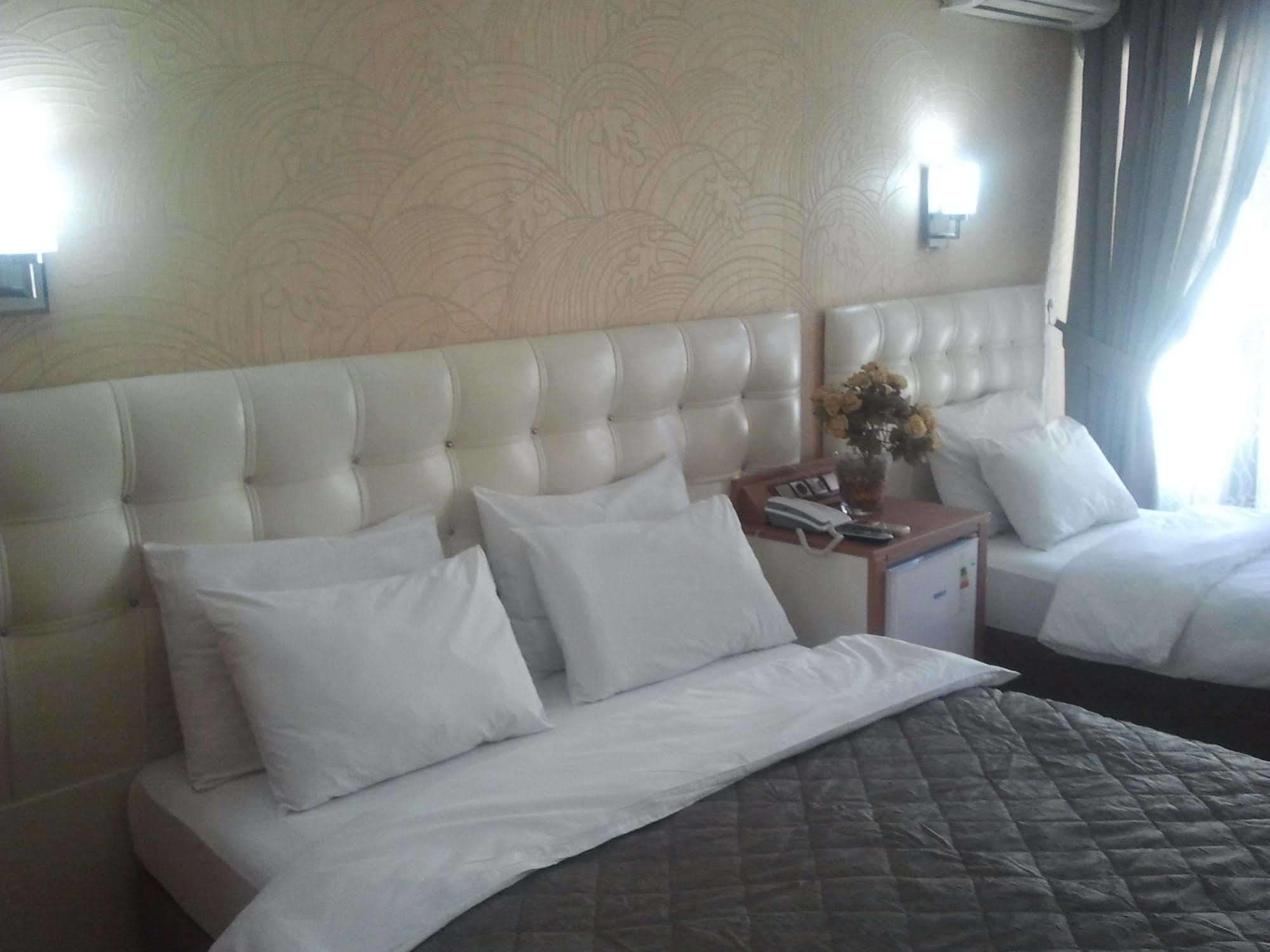 Hotel Kocaman อิซมีร์ ภายนอก รูปภาพ