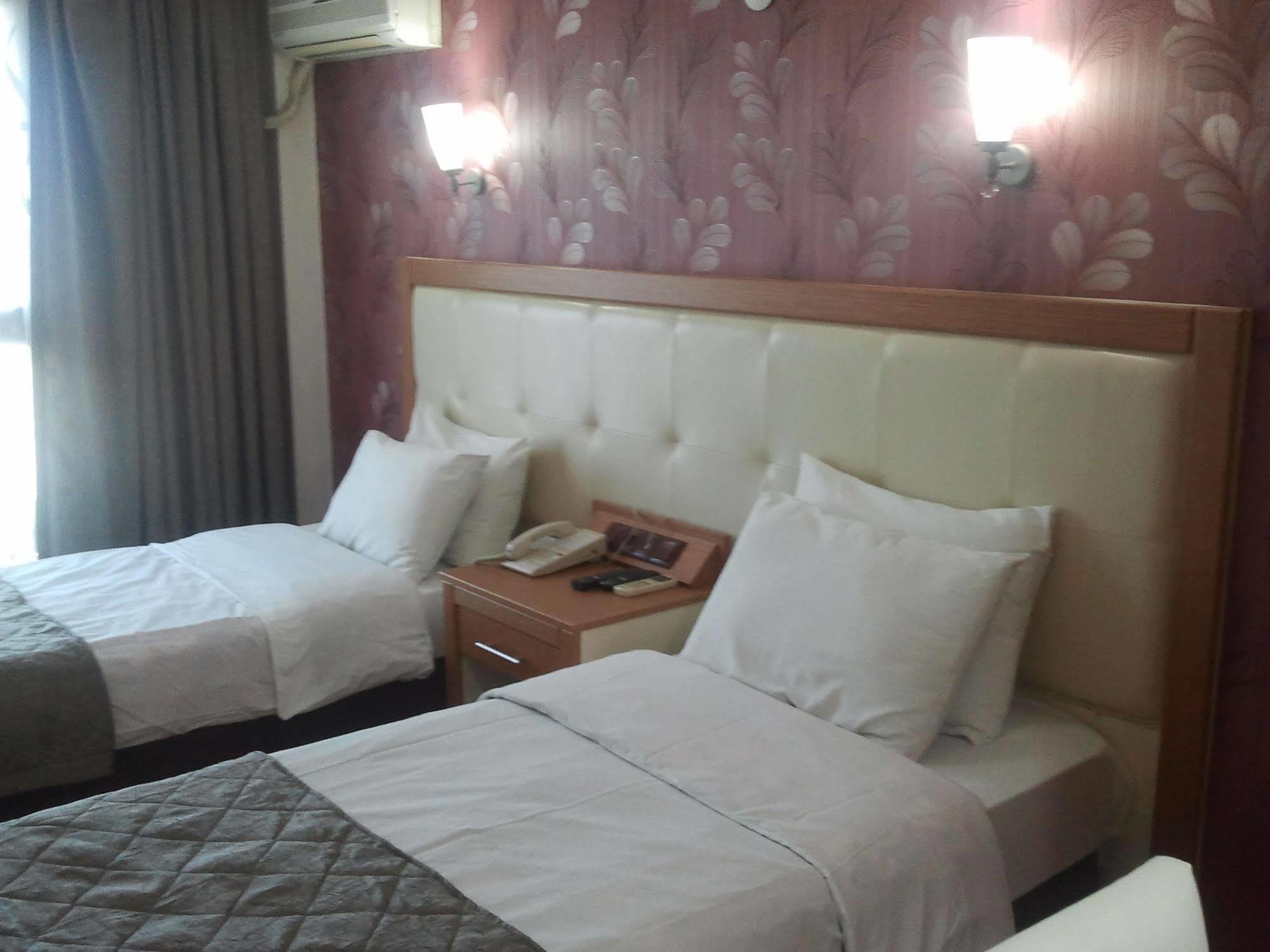 Hotel Kocaman อิซมีร์ ภายนอก รูปภาพ