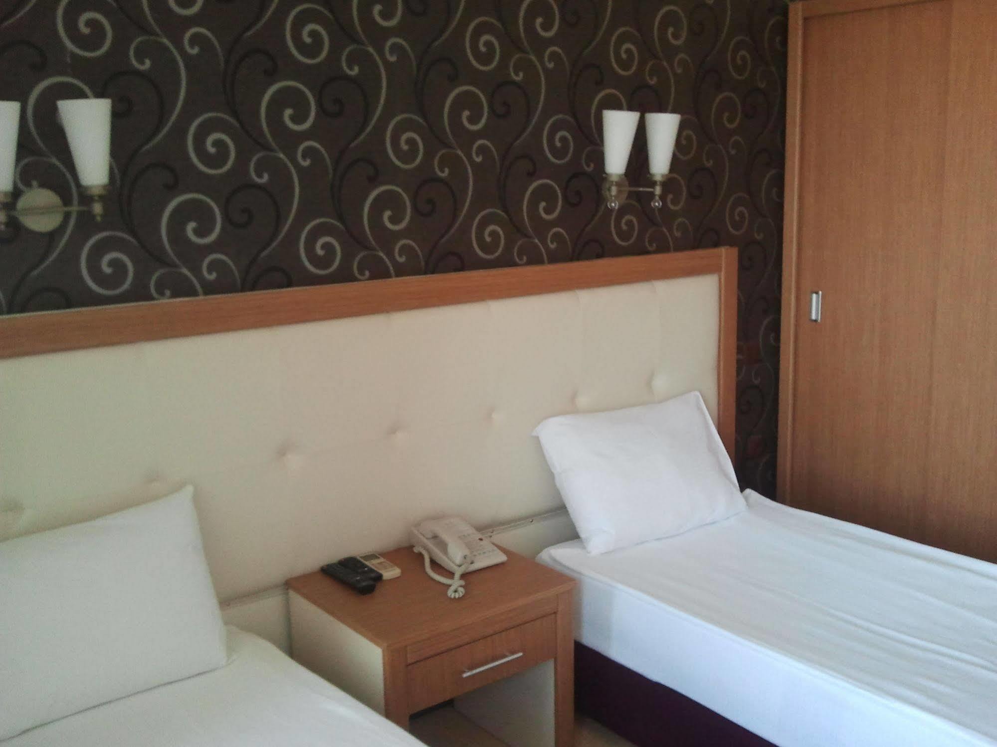 Hotel Kocaman อิซมีร์ ภายนอก รูปภาพ