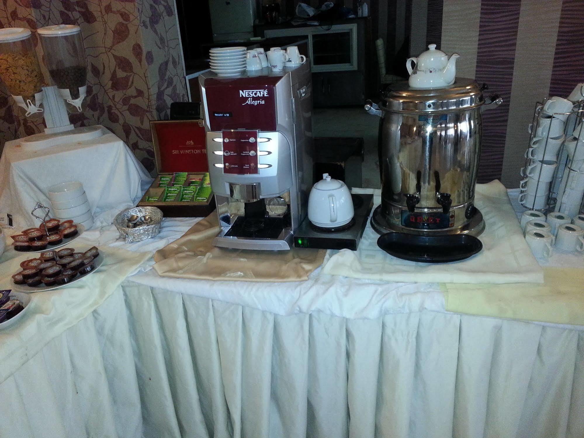 Hotel Kocaman อิซมีร์ ภายนอก รูปภาพ