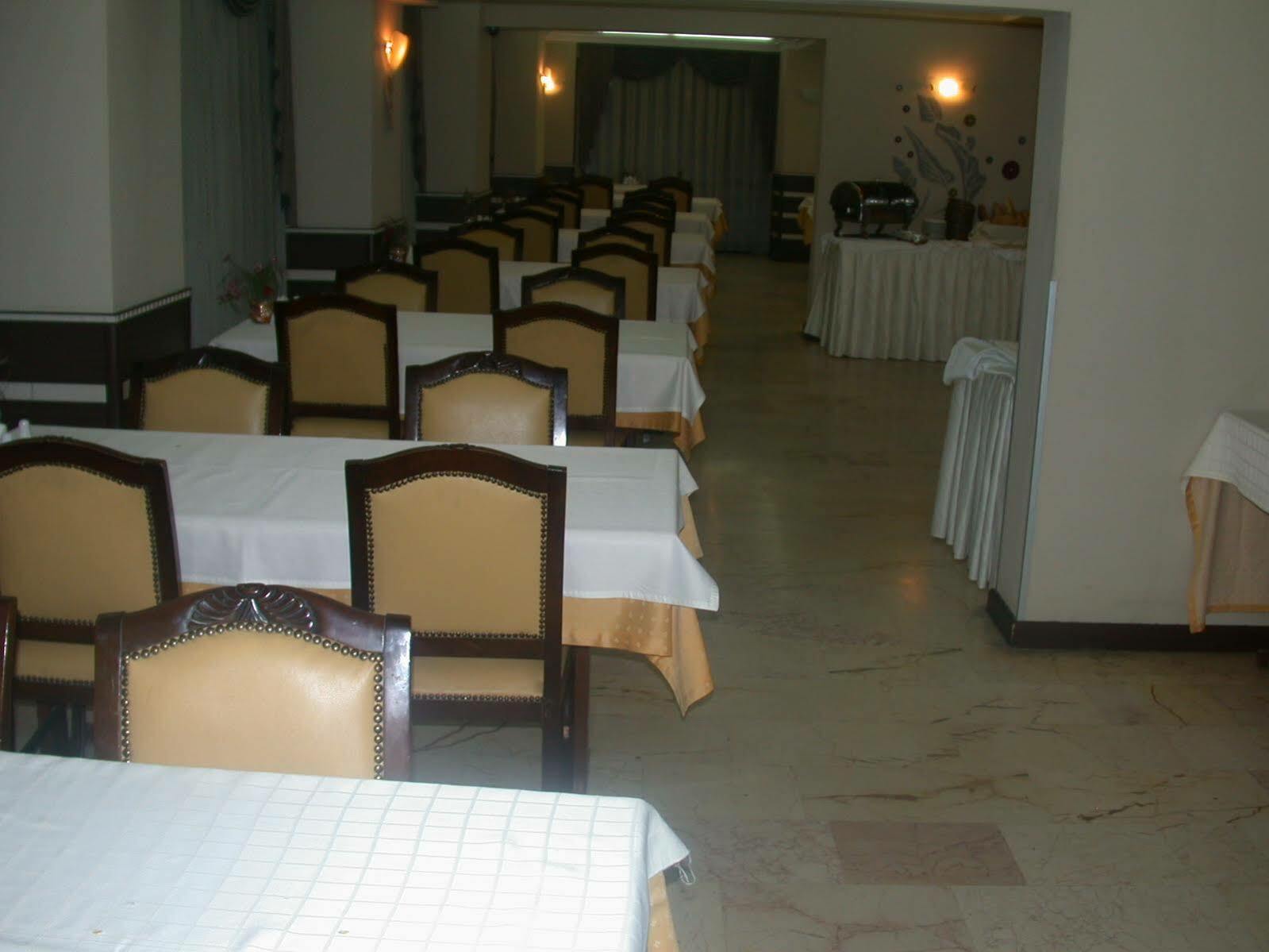 Hotel Kocaman อิซมีร์ ภายนอก รูปภาพ