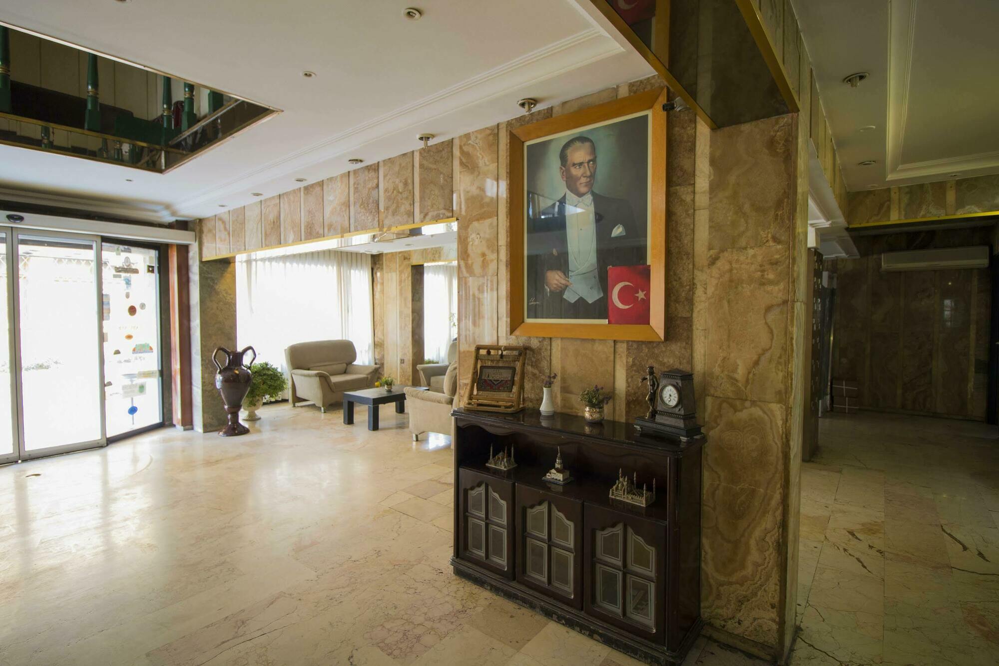 Hotel Kocaman อิซมีร์ ภายนอก รูปภาพ
