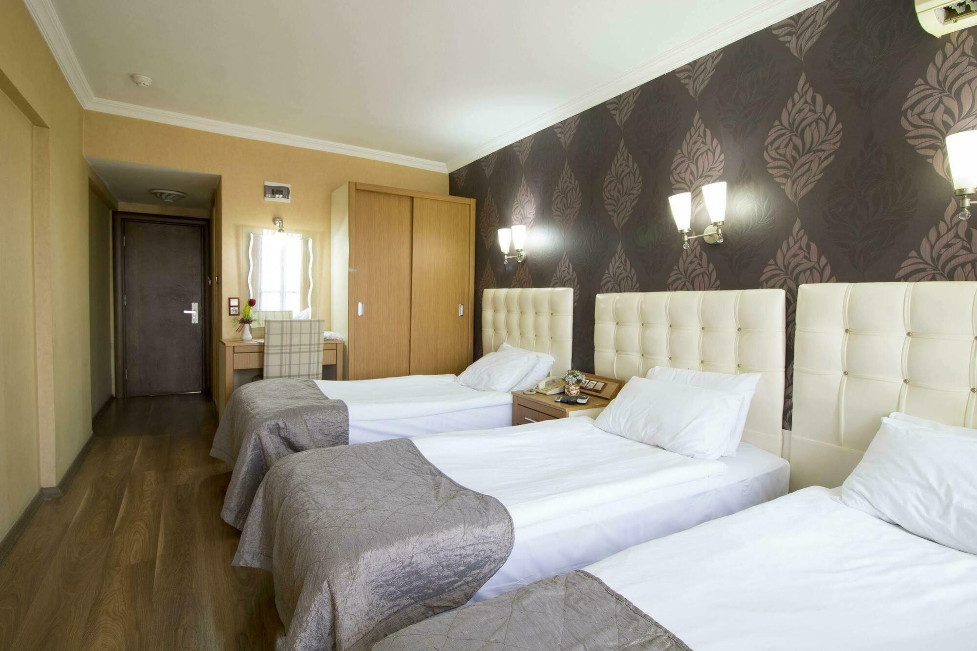 Hotel Kocaman อิซมีร์ ภายนอก รูปภาพ