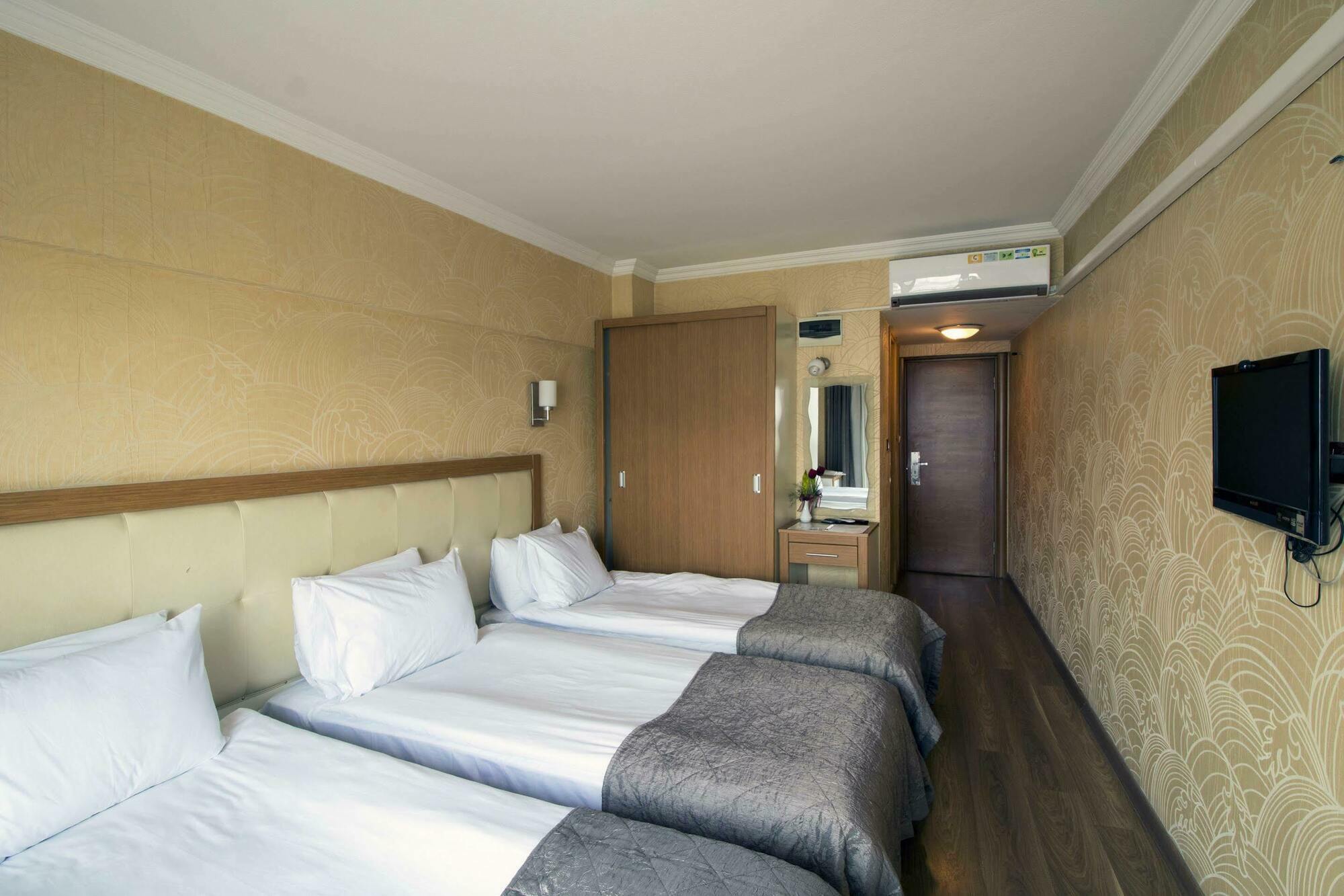 Hotel Kocaman อิซมีร์ ภายนอก รูปภาพ