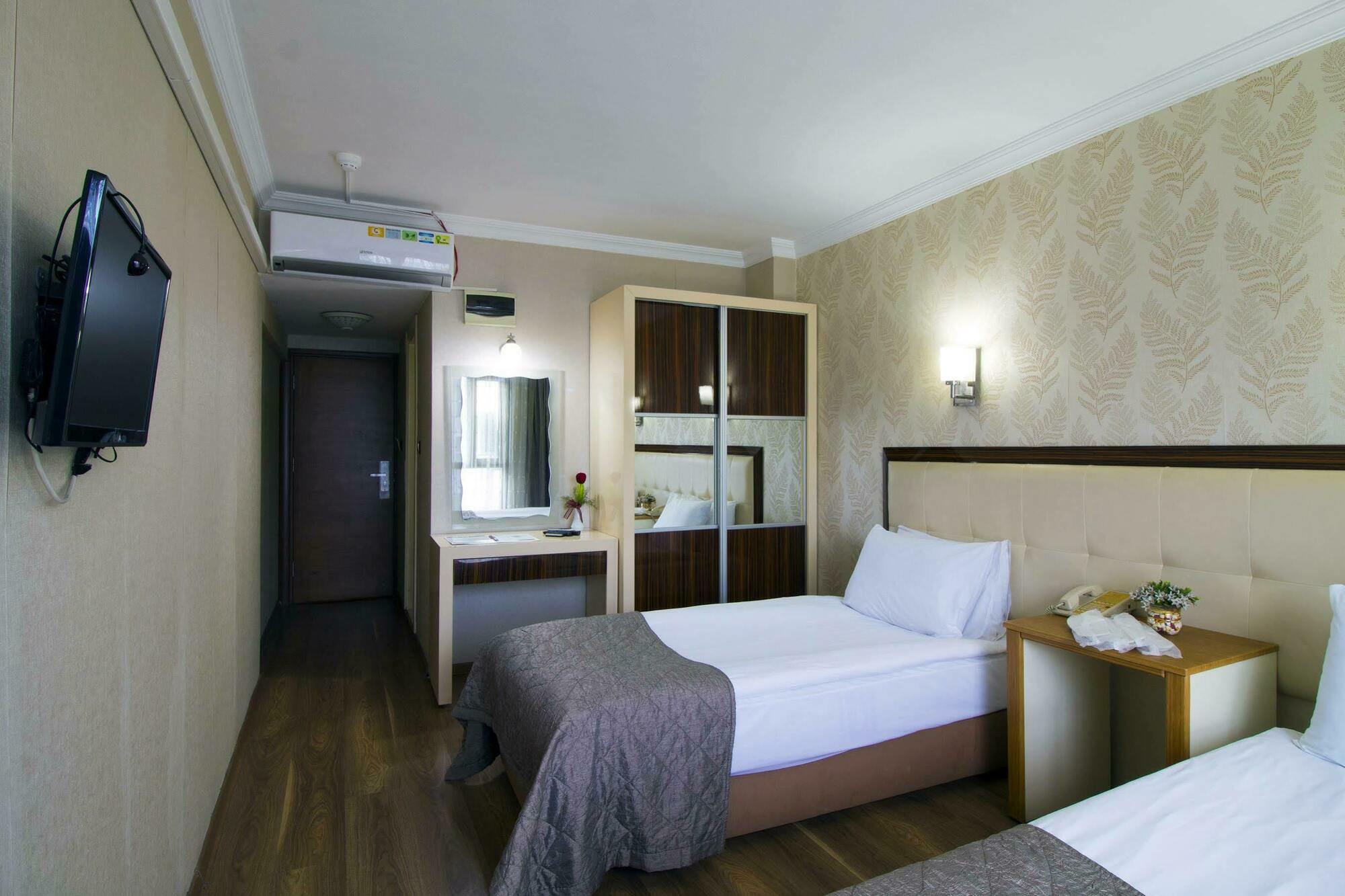Hotel Kocaman อิซมีร์ ภายนอก รูปภาพ